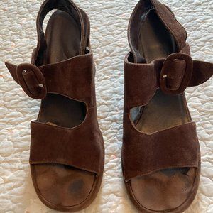 Nine West Chocolate Brown Suede 3.5" Platform Sandals in Great Condition, size 9